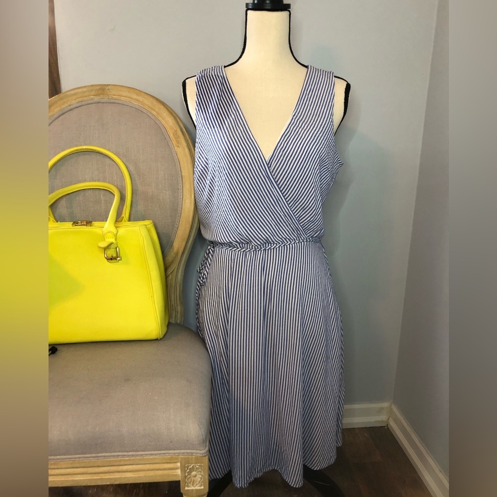 Banana Republic V Neck Blue Striped Sleeveless Faux Wrap Dress size 8